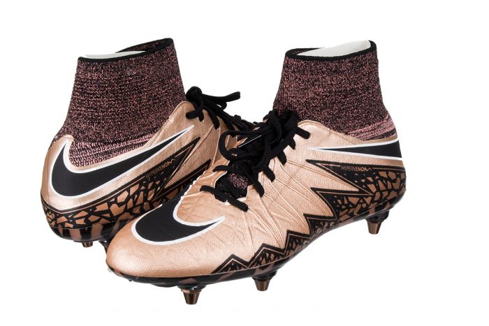 耐克Nike全场3折！顶级足球鞋 Nike Hypervenom Phantom 毒蜂液态金属，原价280欧，现在54.12欧！