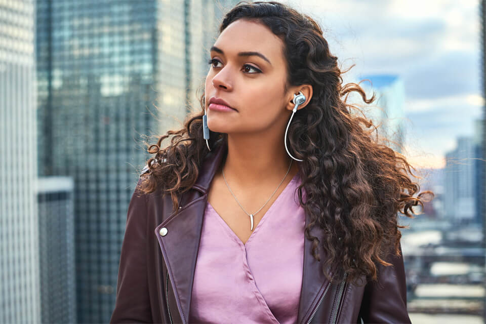 JBL Everest 110 无线蓝牙入耳式运动耳机 8小时续航 防水防汗，现在到手56.89欧！！