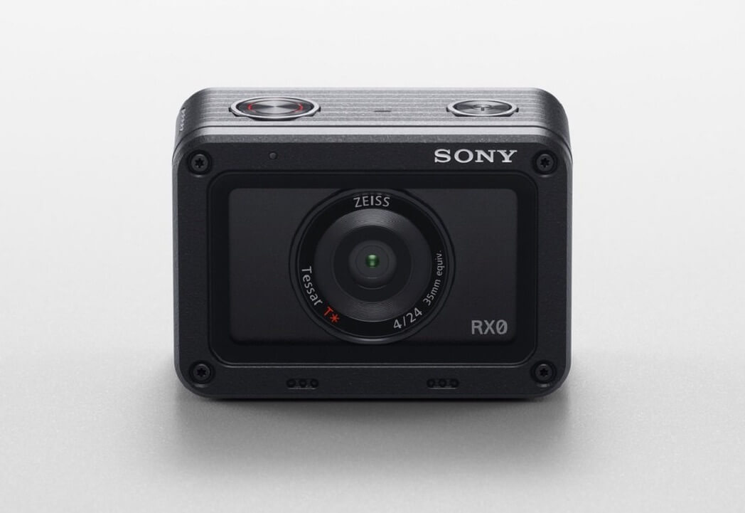 Vlog神器 Sony DSC-RX0 黑卡 迷你相机 1530万像数 24mm F4 蔡司广角镜头 十米防水，到手487.98欧，原价649欧！