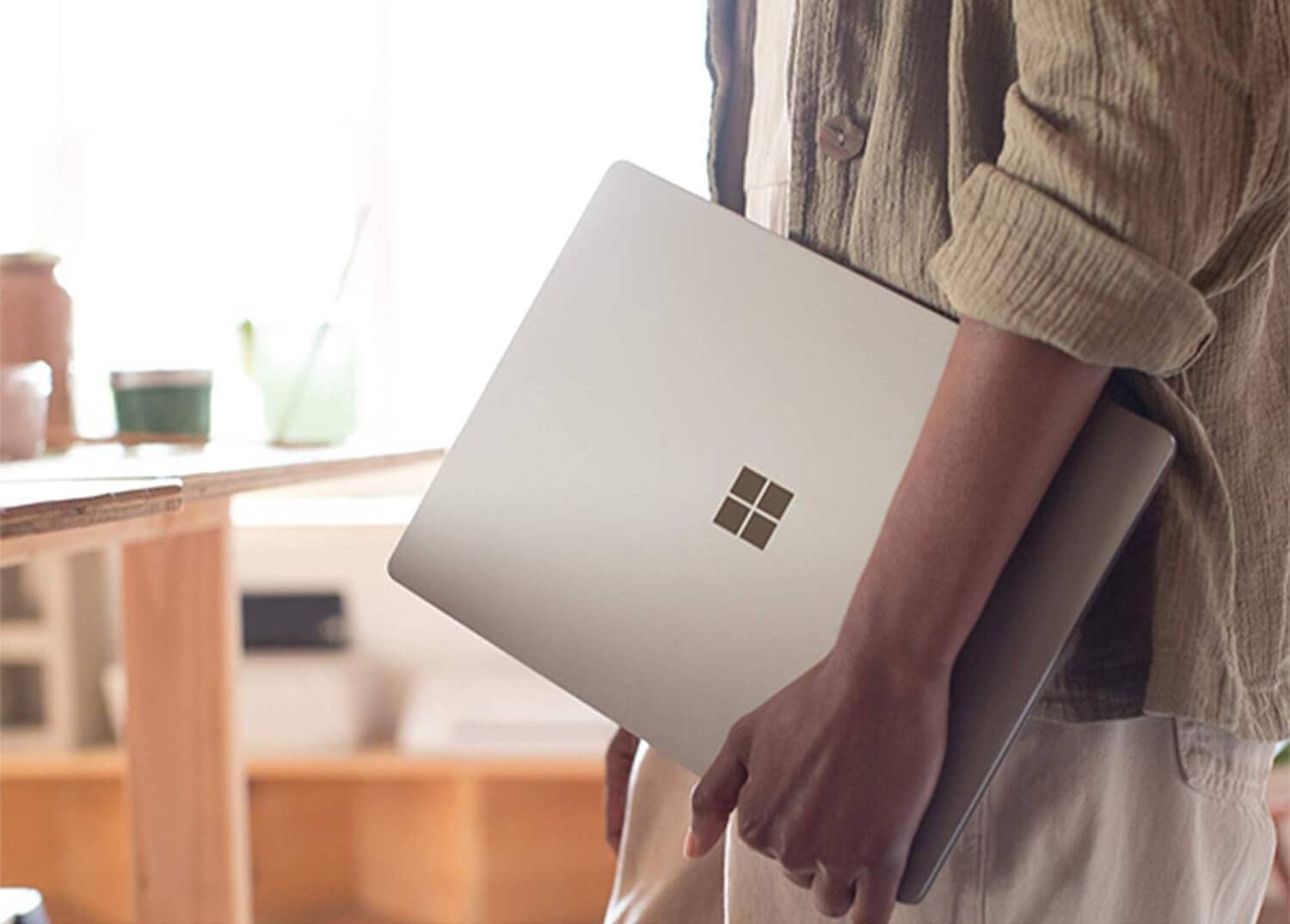 微软 Microsoft Surface Laptop 2 笔记本电脑 13.5寸 i5 8GB/128GB Win10 Home 灰粉金,现在到手849欧!!