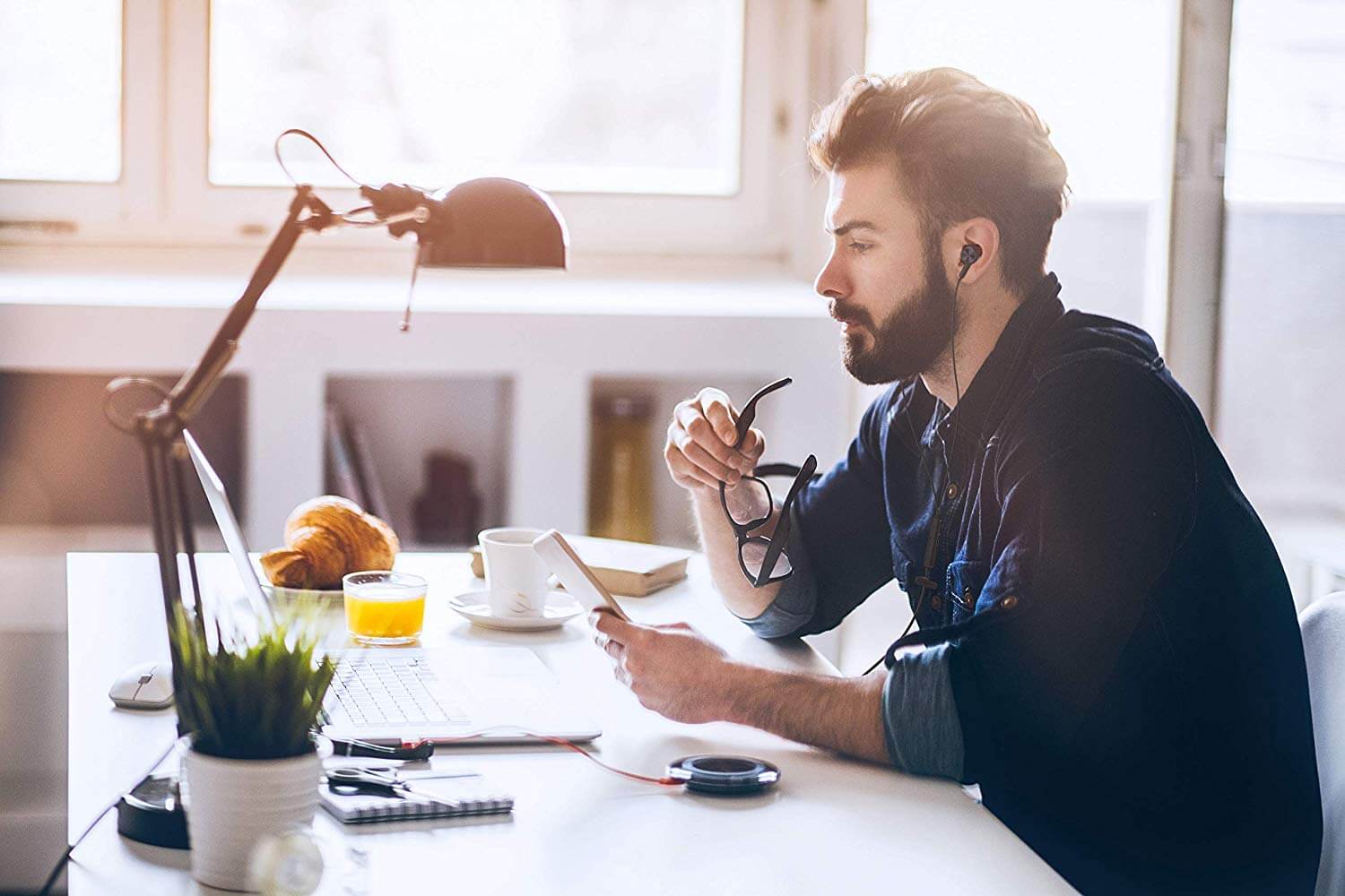 华为 Huawei 第三代 cm-Q3 主动降噪耳机 入耳式 适用mate10/P20pro/荣耀V10手机耳机 黑色,现在到手50.99欧!!