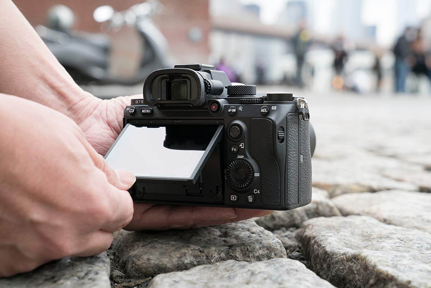 索尼 Sony Alpha 7M3 E-Mount 全幅微单套机 4240万像素CMOS传感器 带SEL-2870镜头,到手1,899欧,原价2,499欧!