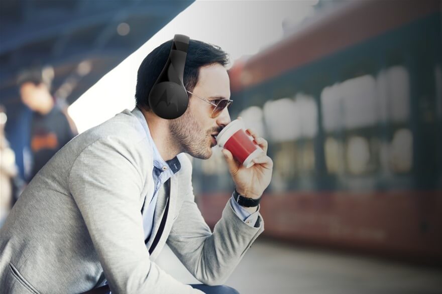 Motorola Pulse Escape 头戴式蓝牙耳机 10小时续航 蓝牙4.2 黑色，到手14.38欧，原价29.99欧！特价！