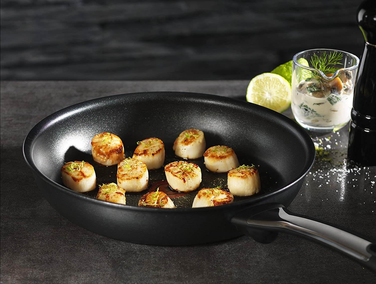 特福 Tefal Talent Pro E44008 钛金红点平底煎锅 32cm，到手28.06欧，原价40.85欧！特价！