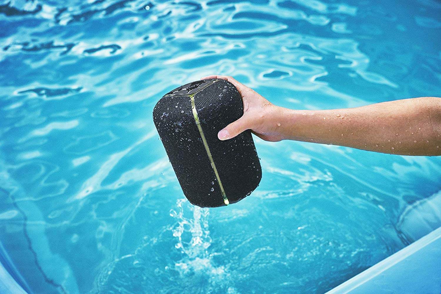 索尼 Sony SRS-XB402M 蓝牙智能音箱（黑色）内置AI芯片+IP67级防尘防水 支持Amazon Alexa和Spotify，到手99欧，原价269欧！特价！