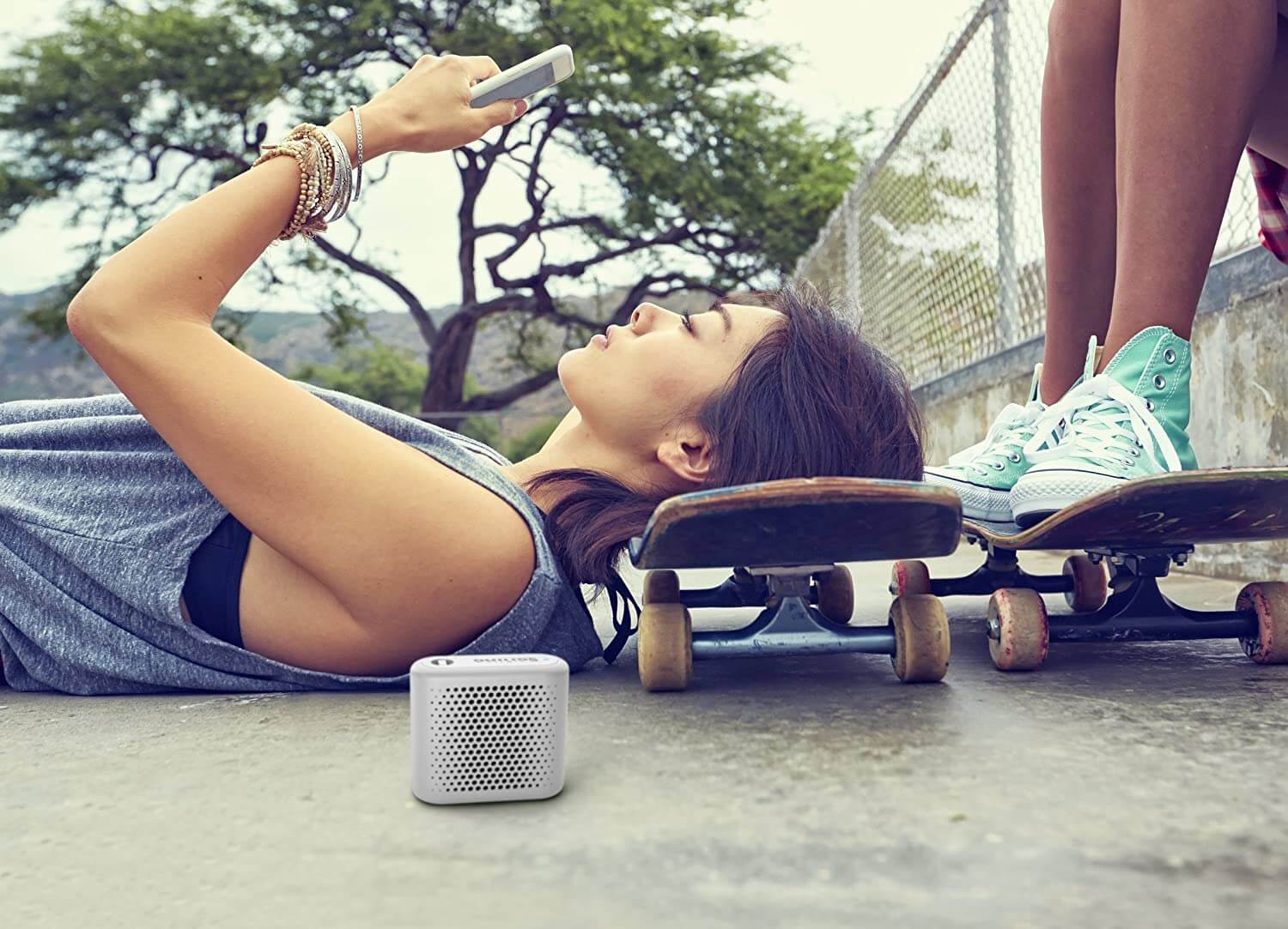 飞利浦 Philips BT55W 便携蓝牙音箱 白色 蓝牙4.0 6小时续航，到手10.52欧，原价19.95欧！特价！