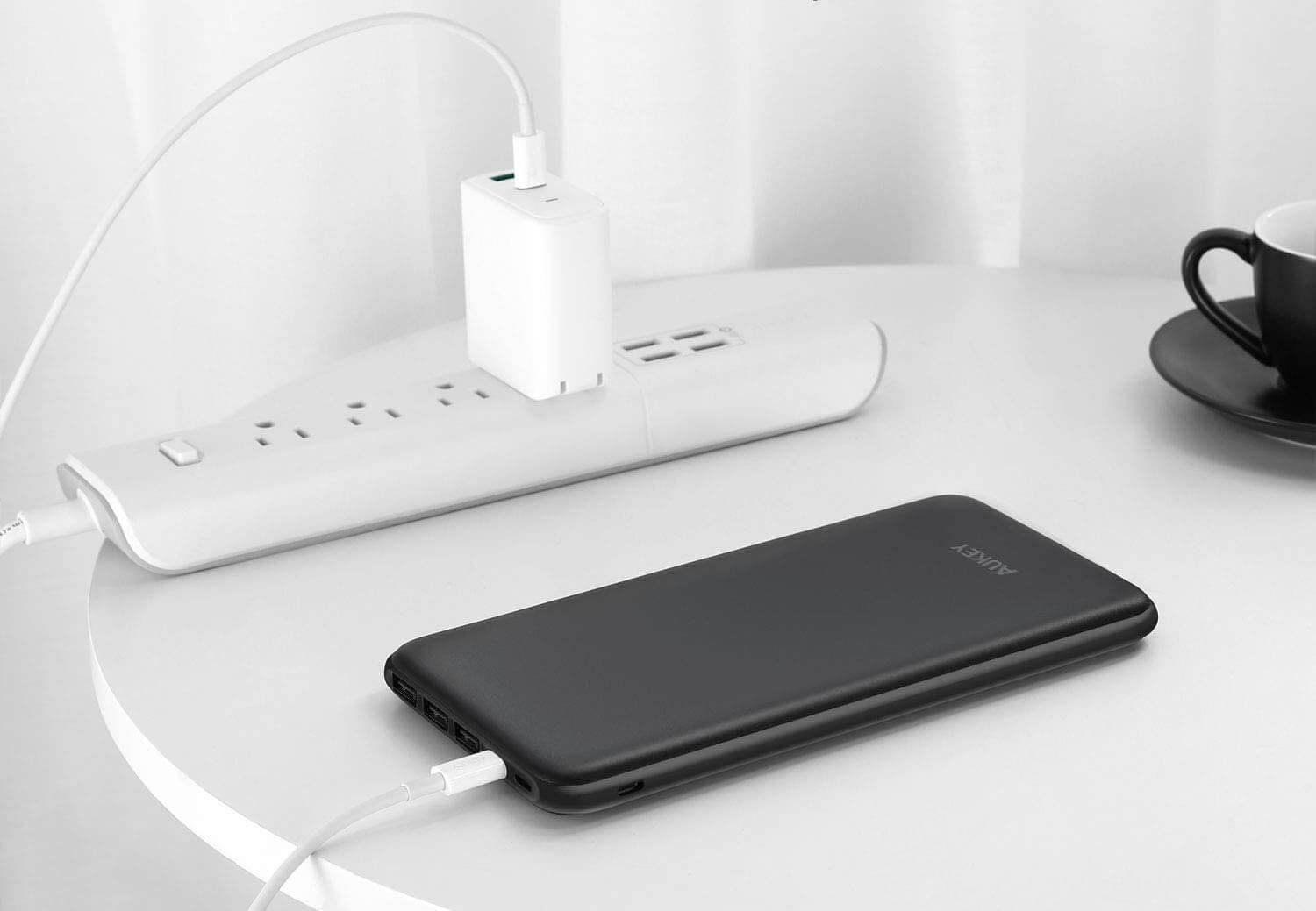 AUKEY USB C 移动电源 充电宝 20000mAh 4个输出端口，到手21.99欧，原价58.99欧！特价！