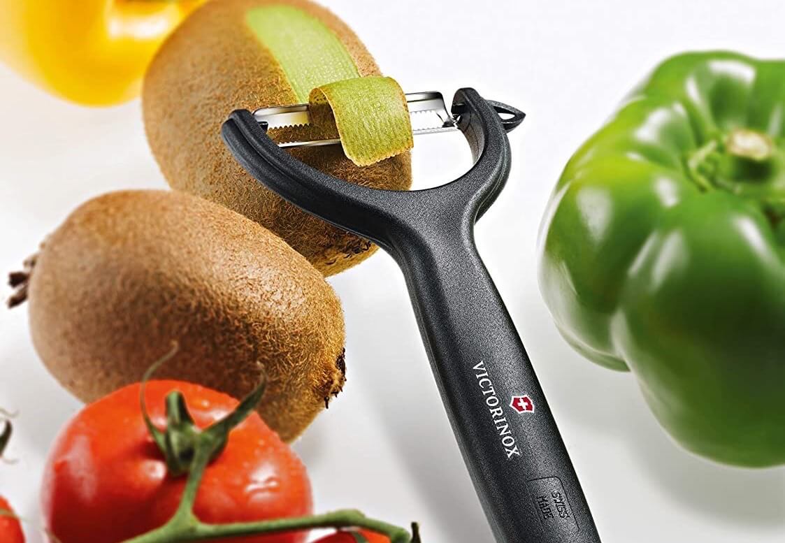 瑞士军刀同品牌维式 Victorinox 果蔬削皮刀 带锯齿 黑色，到手3.99欧，原价6.99欧！特价！