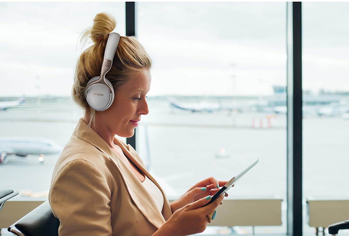 天龙 Denon AH-GC30 包耳式蓝牙降噪耳机 主动降噪 白色 20小时续航,到手169欧,原价349欧!