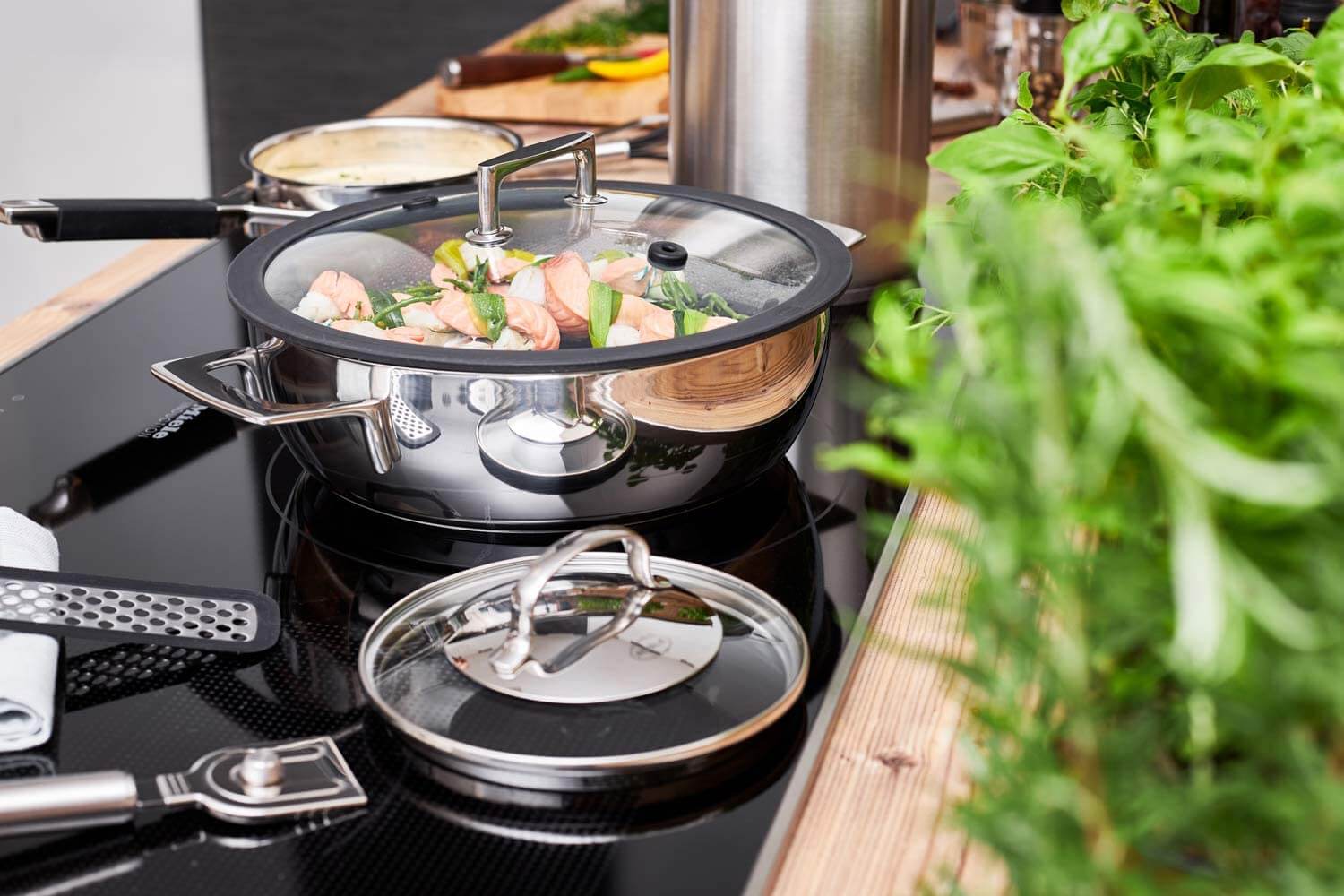 RÖSLE SILENCE 双柄煎锅 平底锅 28cm 不粘锅 ProResist不粘涂层 带抗高温玻璃锅盖，到手63.99欧，原价129欧！！