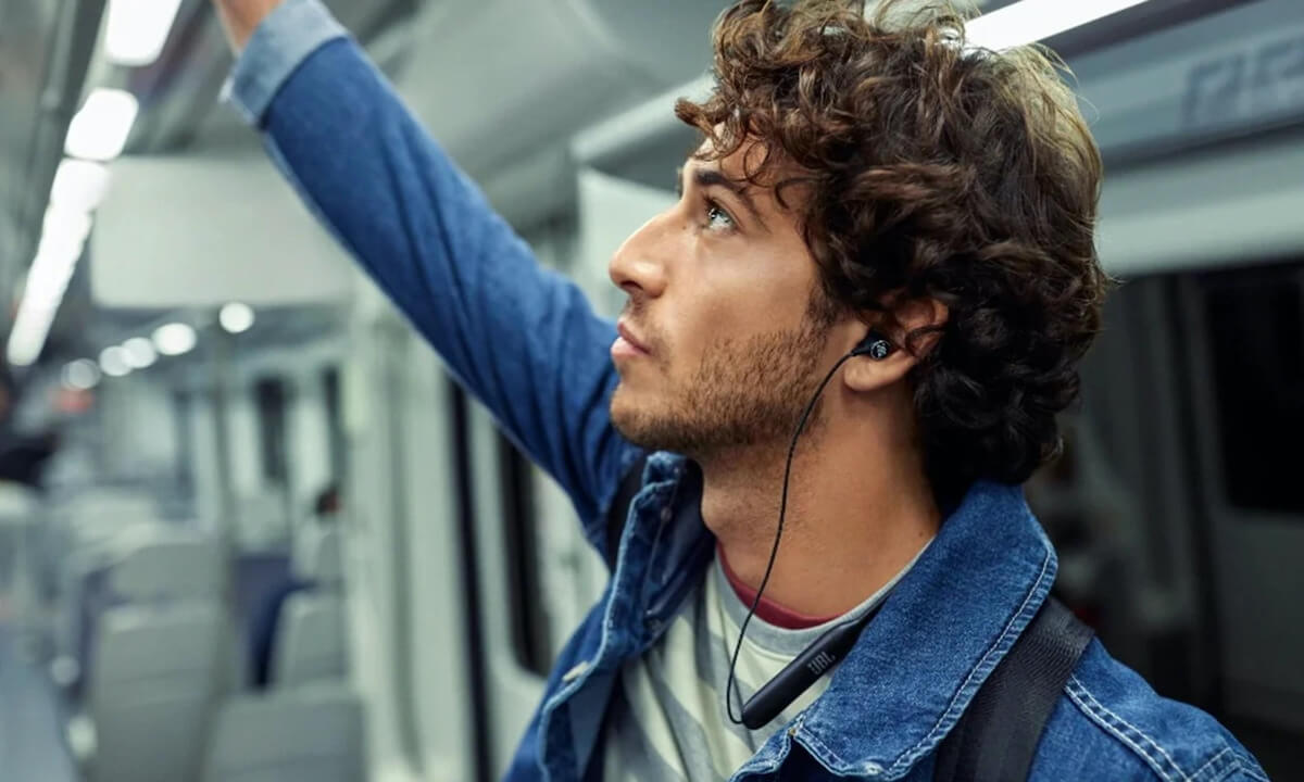 JBL LIVE 220BT 入耳式蓝牙耳机 黑色 颈挂式 支持Alexa 10小时续航，到手39.99欧，原价79.99欧！