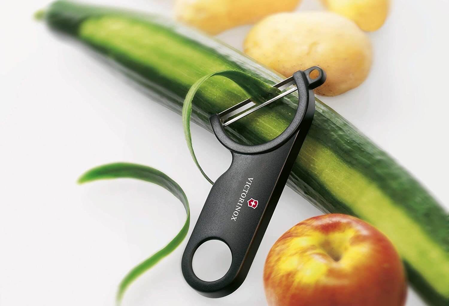 瑞士军刀同品牌维式 Victorinox 蔬果削皮刀 黑色 不锈钢削皮刀，到手3欧，原价3.95欧！特价！